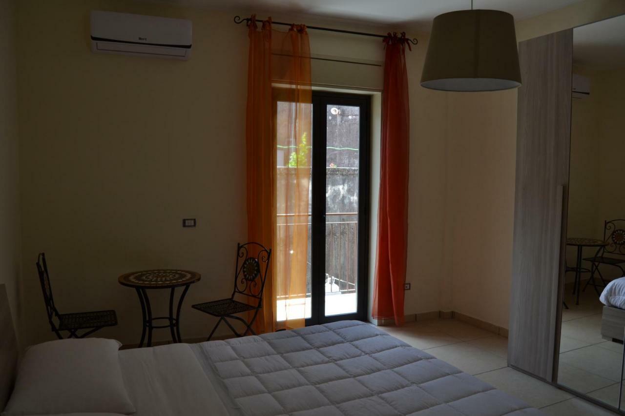Chez Amelie & Jean-Louis Apartment Катания Екстериор снимка