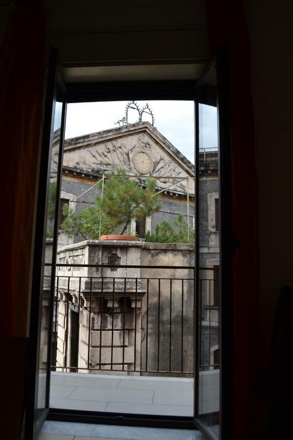 Chez Amelie & Jean-Louis Apartment Катания Екстериор снимка