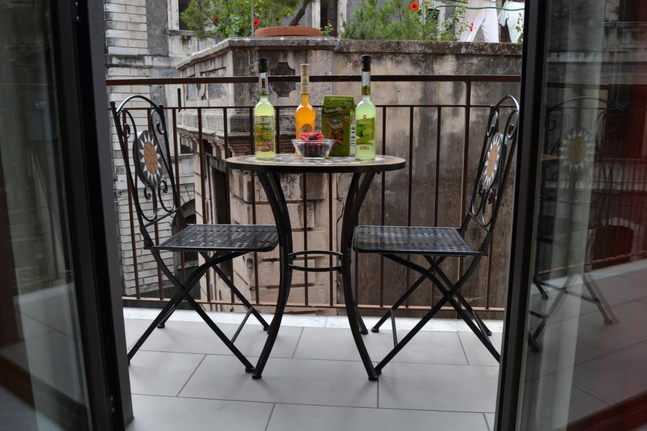 Chez Amelie & Jean-Louis Apartment Катания Екстериор снимка